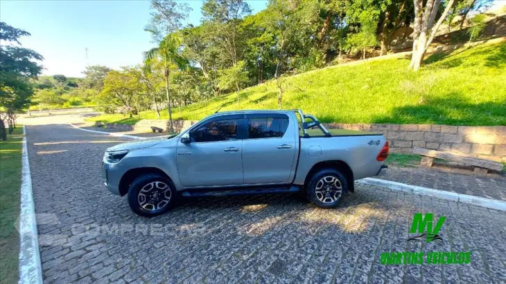 HILUX 2.8 D-4D TURBO DIESEL CD SRX 4X4 AUTOMÁTICO