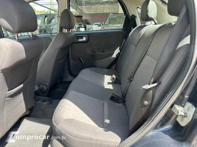 CORSA SEDAN - 1.4 MPFI PREMIUM SEDAN 8V 4P MANUAL