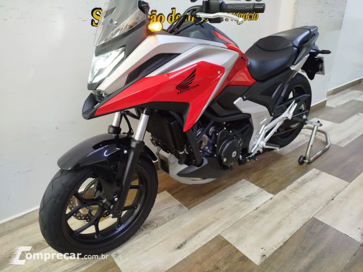 NC 750X 700 cc