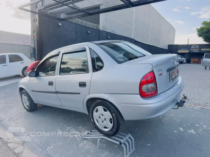 Classic Sedan 1.6 4P