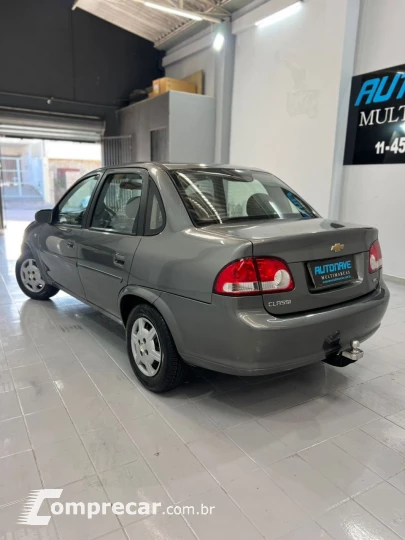 Classic Sedan 1.0 4P