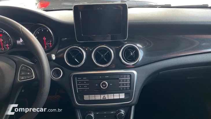MERCEDES-BENZ CLA 180 1.6 CGI 7G-DCT