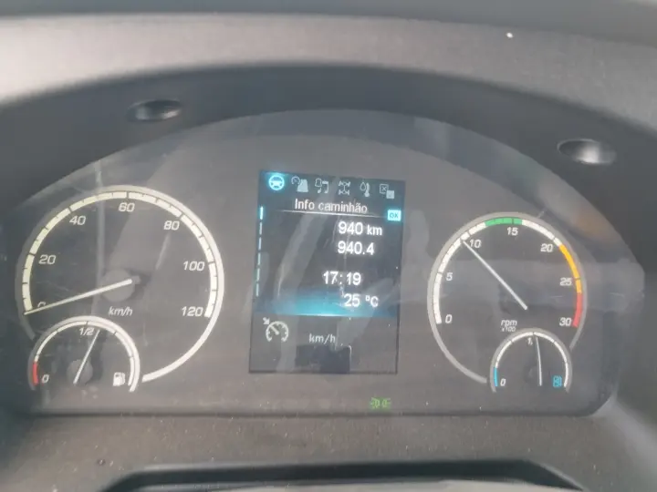 Accelo 1017 + Carroceria