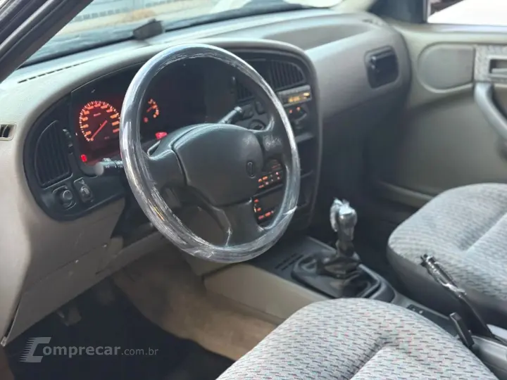 LOGUS 1.8 GLS 8V ÁLCOOL 2P MANUAL