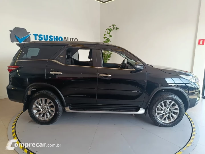 HILUX SW4 2.8 D-4D TURBO SRX 7L 4X4 AUTOMÁTICO