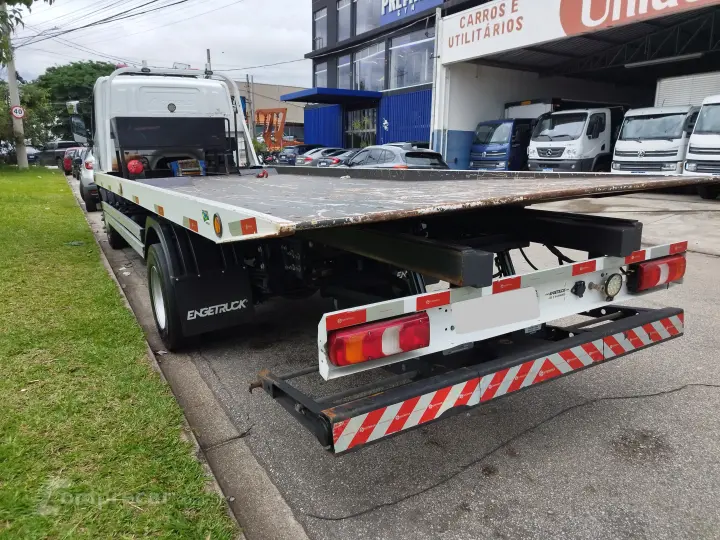 Accelo 1017 + Plataforma Engetruck