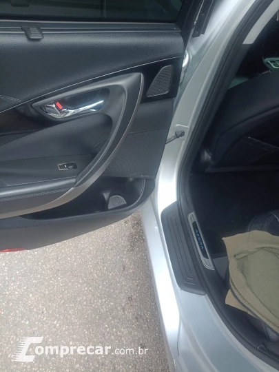 AZERA 3.3 MPFI GLS Sedan V6 24V