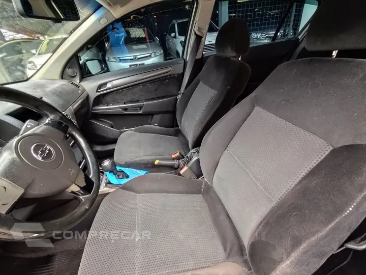 VECTRA 2.0 MPFI GT HATCH 8V FLEX 4P MANUAL