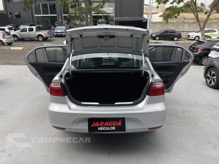 Volkswagen Voyage 1.6  Flex 8V 4P