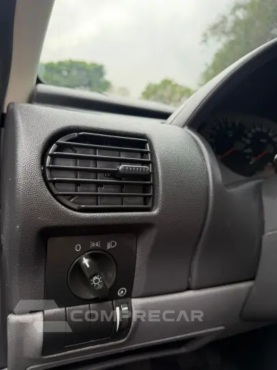 CORSA 1.8 MPFI Sedan 8V