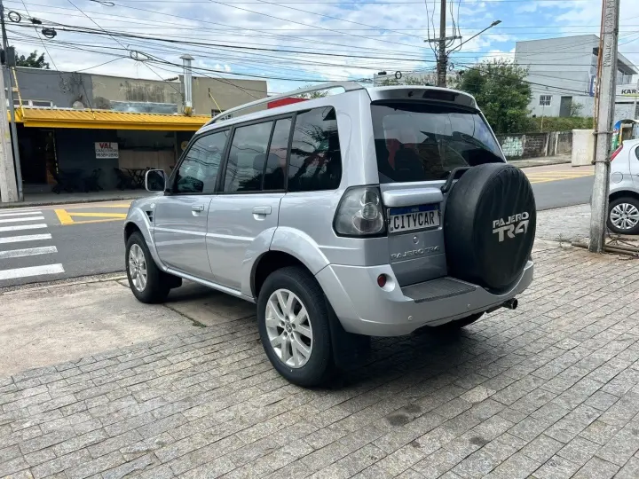 PAJERO TR4 2.0 4X2 16V 140CV FLEX 4P AUTOMÁTICO