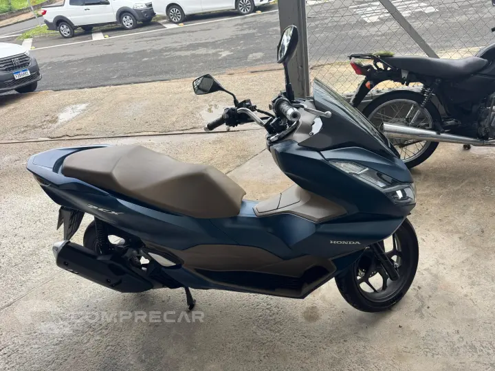 Honda PCX com freios ABS