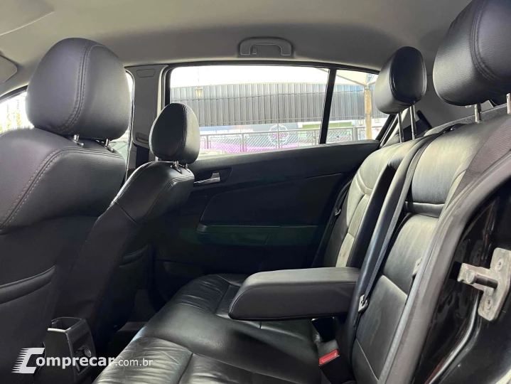 VECTRA 2.0 MPFI GT HATCH 8V FLEX 4P MANUAL