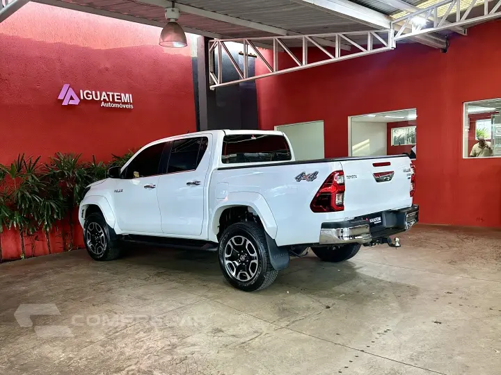 HILUX 2.8 D-4D TURBO DIESEL CD SRX PLUS 4X4 AUTOMÁTICO