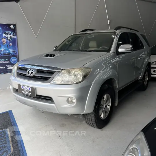 Hilux SW4 SRV D4-D 4x4 3.0 TDI Dies. Aut