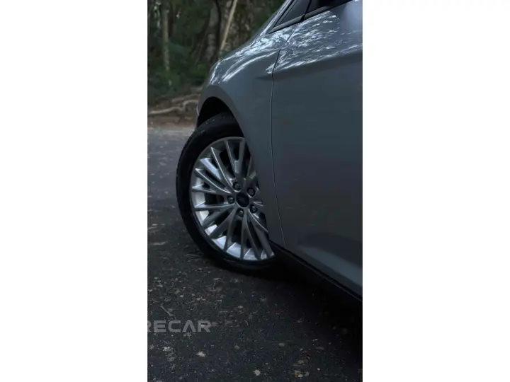 FOCUS 2.0 SE FASTBACK 16V FLEX 4P POWERSHIFT