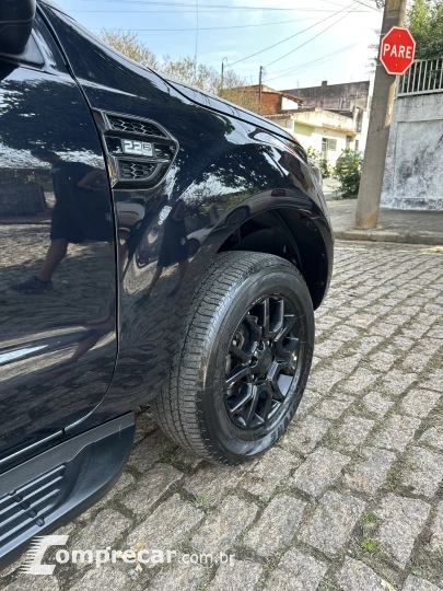 RANGER 2.2 Black 4X2 CD 16V