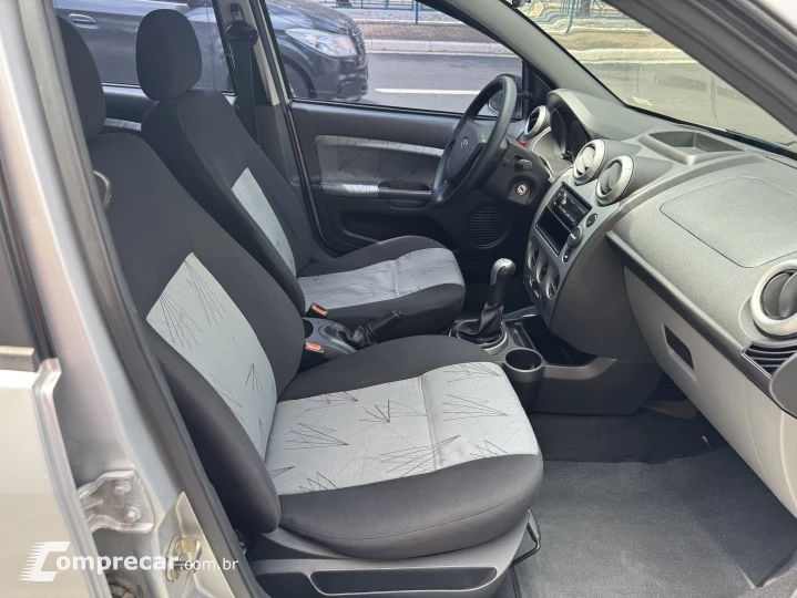 FIESTA 1.6 MPI Class Hatch 8V