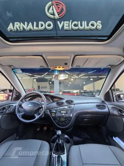 Focus Ghia Sed. 2.0 16V/ 2.0 16V Flex 4p