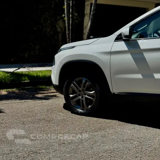 TORO 2.0 16V Turbo Freedom 4WD AT9