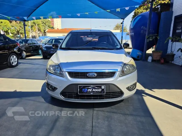 FOCUS HATCH - 2.0 GLX 16V 4P AUTOMÁTICO