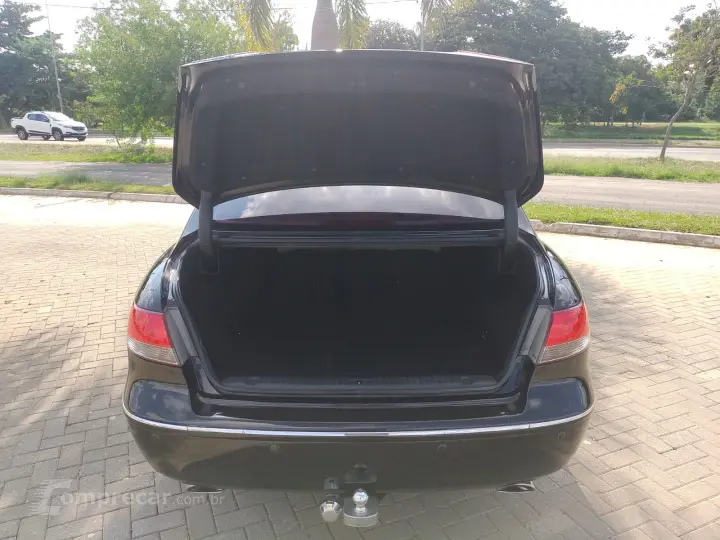 AZERA 3.3 MPFI GLS Sedan V6 24V