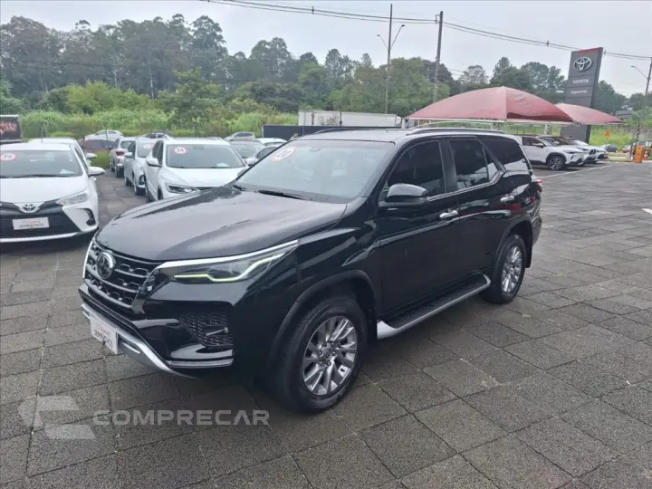 HILUX SW4 2.8 D-4D TURBO DIESEL SRX 7L 4X4 AUTOMÁ