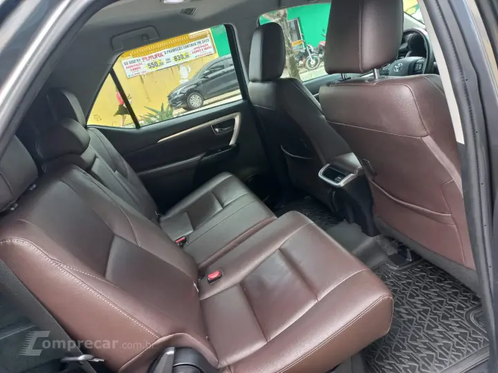 HILUX SW4 2.8 SRX 4X4 7 Lugares 16V Turbo Intercooler