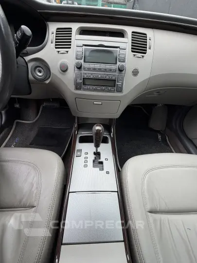 AZERA 3.3 MPFI GLS Sedan V6 24V