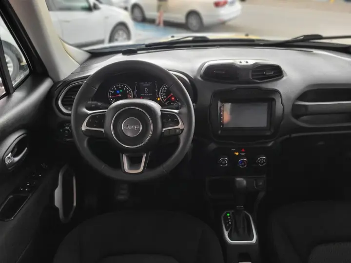 RENEGADE Renegade1.8 4x2 Flex 16V Aut.