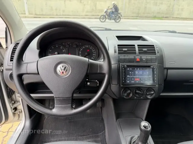 POLO SEDAN - 1.6 MI 8V 4P MANUAL