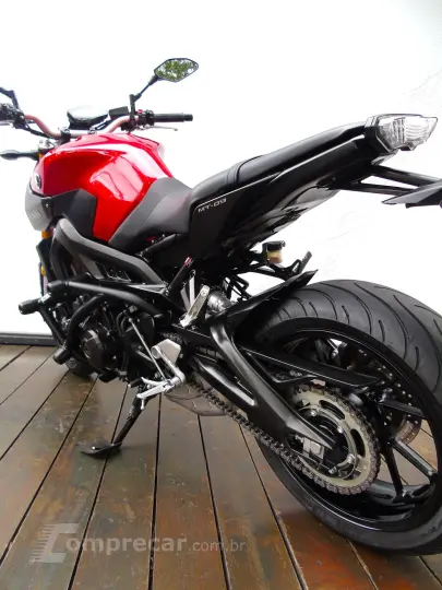 YAMAHA MT-09