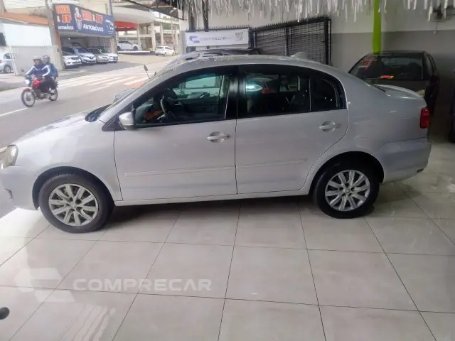POLO SEDAN - 1.6 MI 8V 4P MANUAL