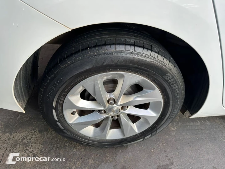 ONIX SEDAN Plus LT 1.0 12V TB Flex Mec.