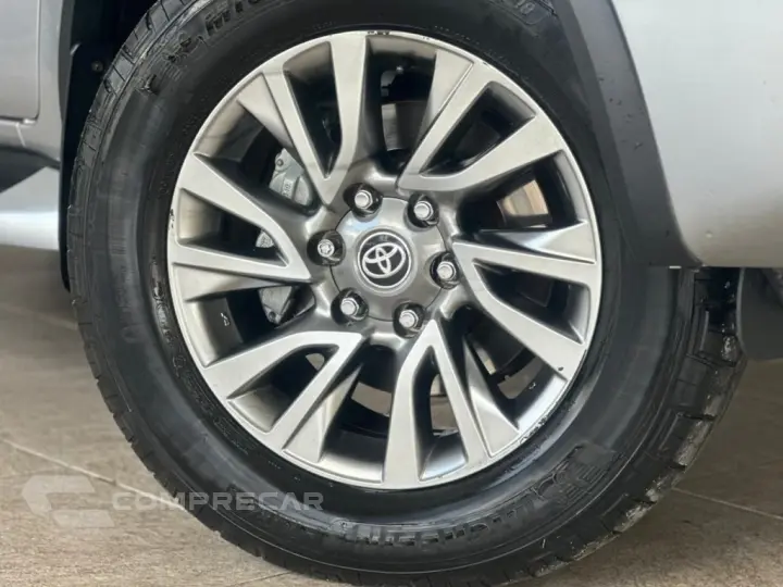 HILUX SW4 2.8 D-4D TURBO DIESEL SRX 7L 4X4 AUTOMÁTICO
