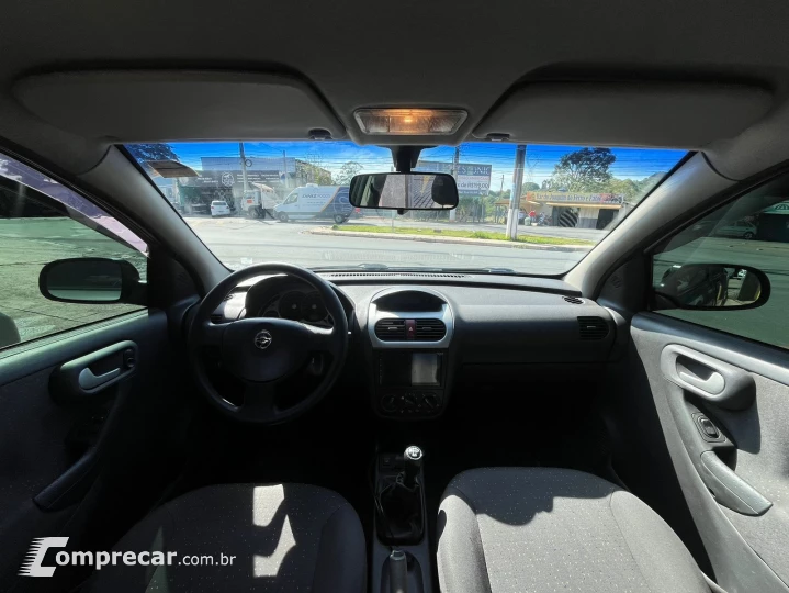 CORSA 1.4 MPFI Premium Sedan 8V