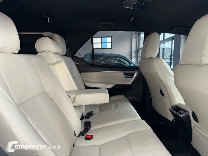 HILUX SW4 2.8 SRX Diamond 4X4 7 Lugares 16V Turbo Intercoole