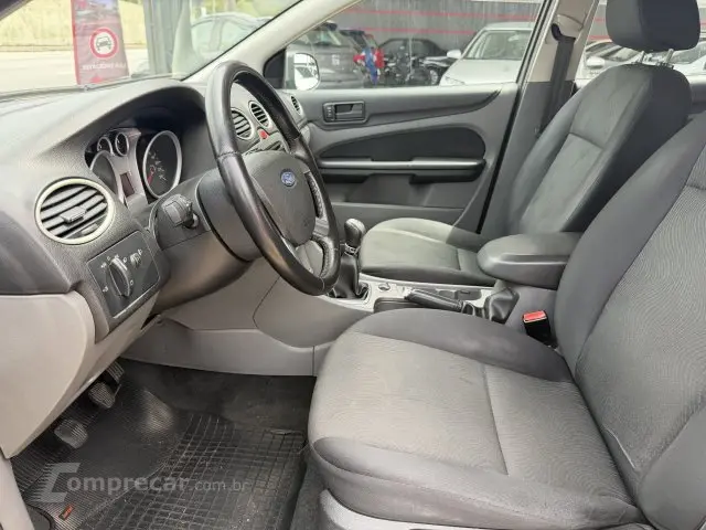 FOCUS HATCH - 1.6 GLX 16V 4P MANUAL