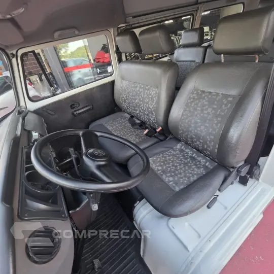 Kombi Lotação 1.6 MPi