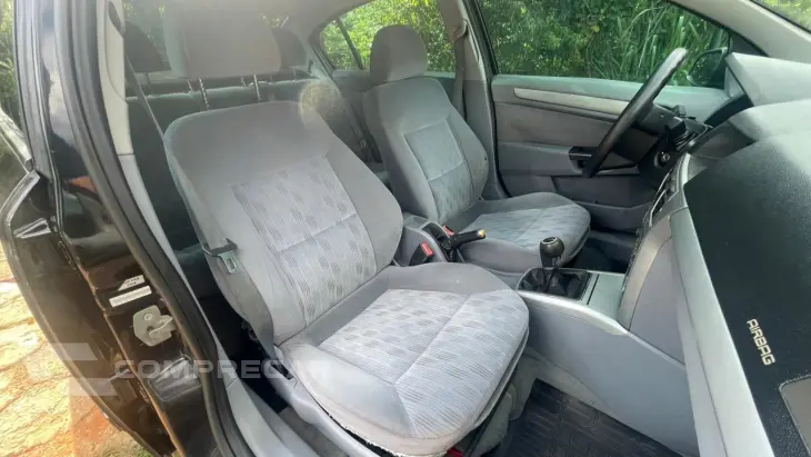 VECTRA 2.0 MPFI Elegance 8V