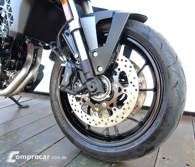 SUZUKI GSX-8S