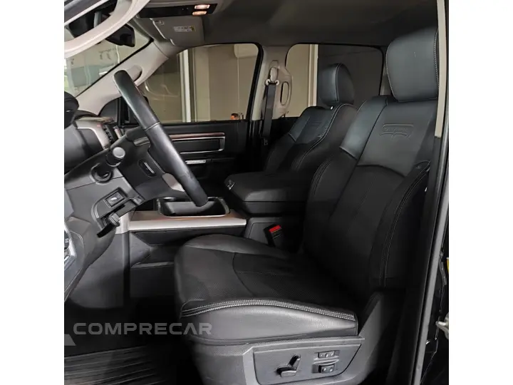 CLASSIC 5.7 V8 GASOLINA LARAMIE NIGHT EDITION CD 4X4 AUTOMÁT