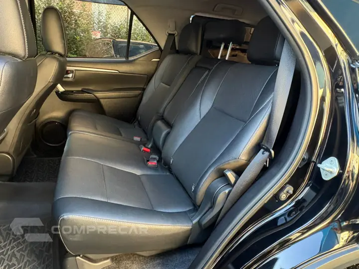 HILUX SW4 2.8 D-4d Turbo SRX 7L 4X4