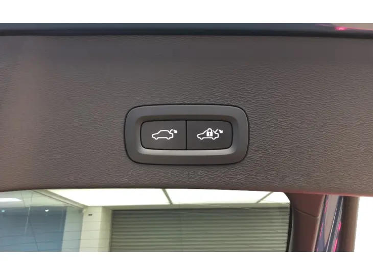 C40 P8 RECHARGE TWIN ELECTRIC ULTIMATE AWD