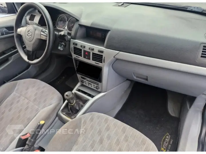 VECTRA 2.0 MPFI ELEGANCE 8V FLEX 4P MANUAL