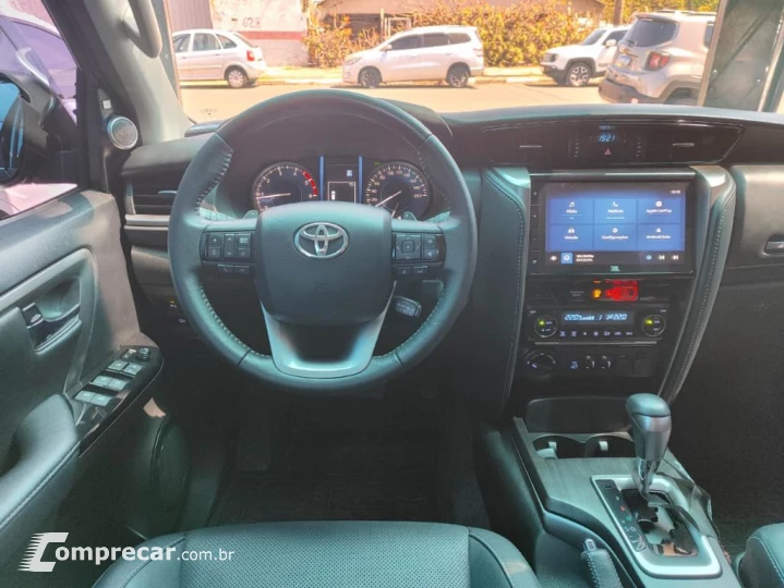 Hilux SW4 SRX 4x4 2.8 TDI 16V Dies. Aut. 7 Lugares