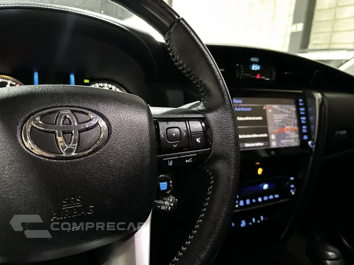 HILUX SW4 2.8 D-4D TURBO DIESEL SRX 7L 4X4 AUTOMÁTICO