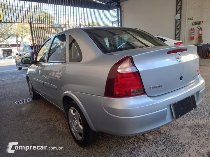 CORSA 1.4 MPFI Premium Sedan 8V