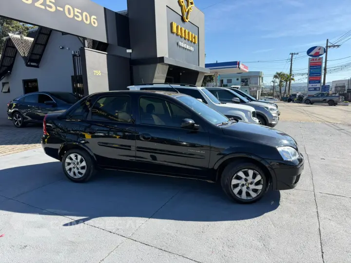 CORSA 1.4 MPFI Premium Sedan 8V