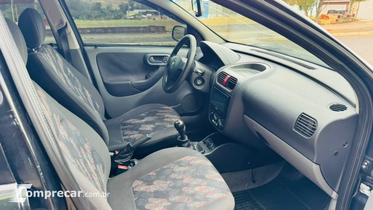 CORSA 1.8 MPFI Maxx Sedan 8V